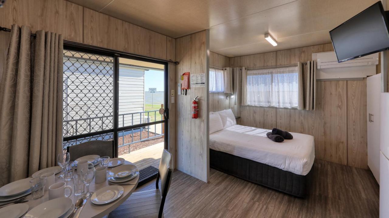 Lake Boga Caravan Park Экстерьер фото