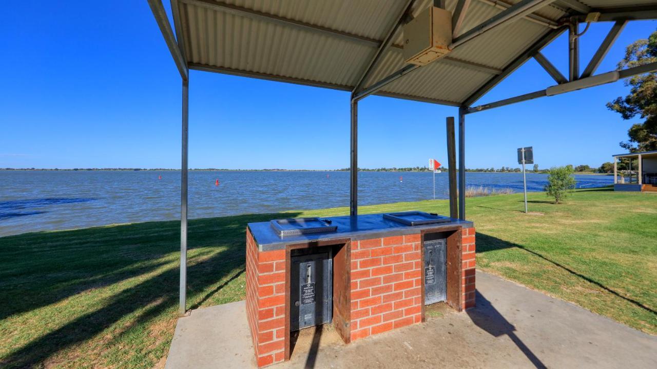 Lake Boga Caravan Park Экстерьер фото