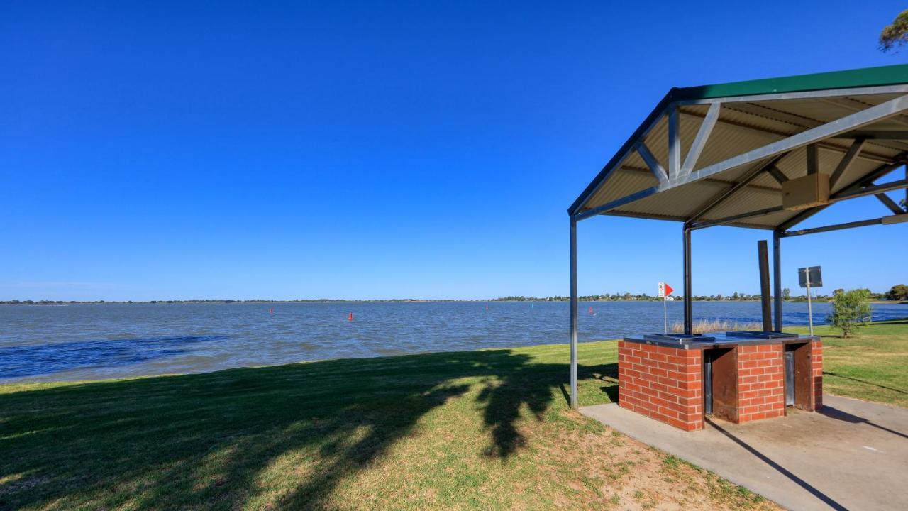 Lake Boga Caravan Park Экстерьер фото