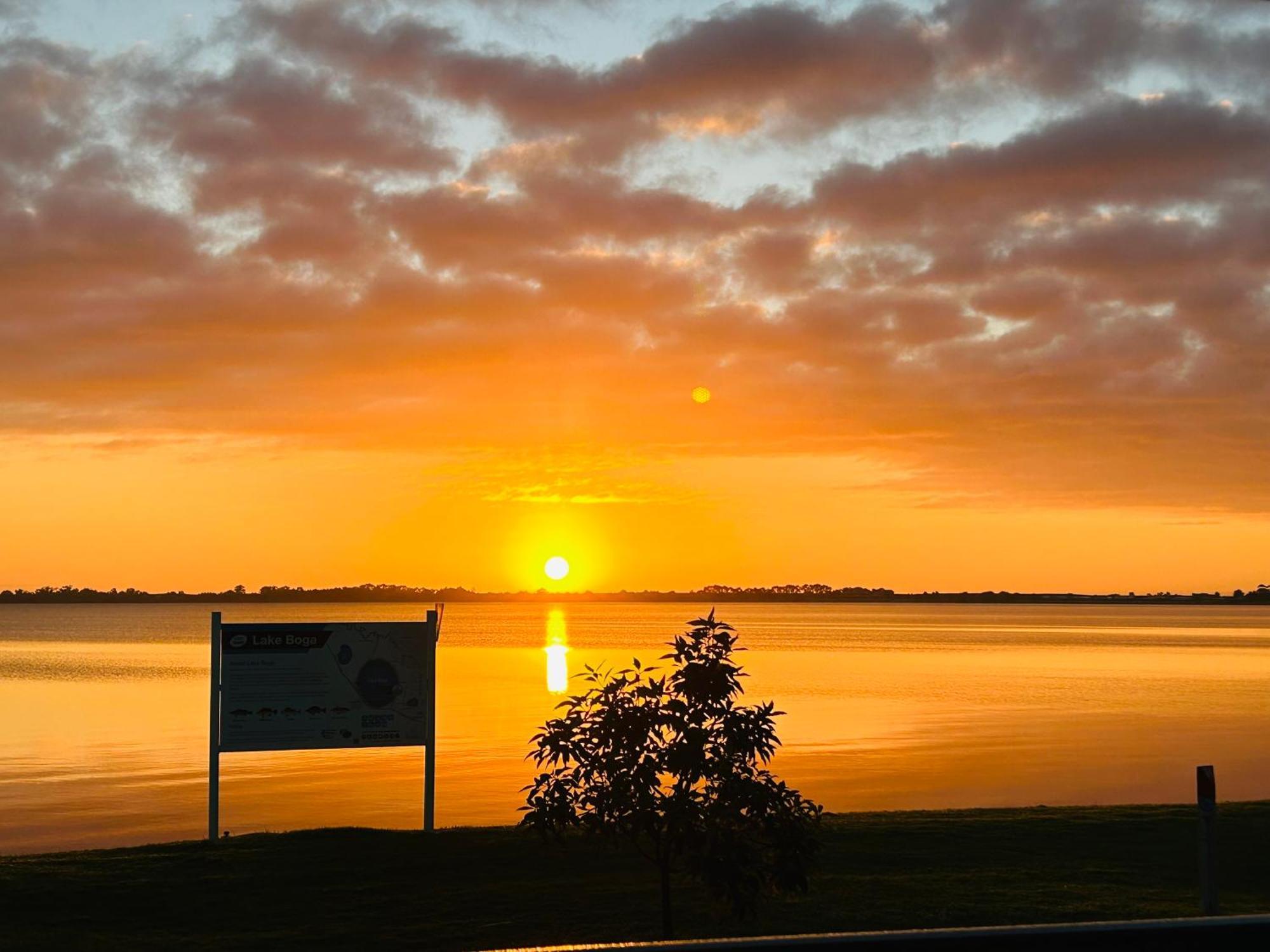 Lake Boga Caravan Park Экстерьер фото