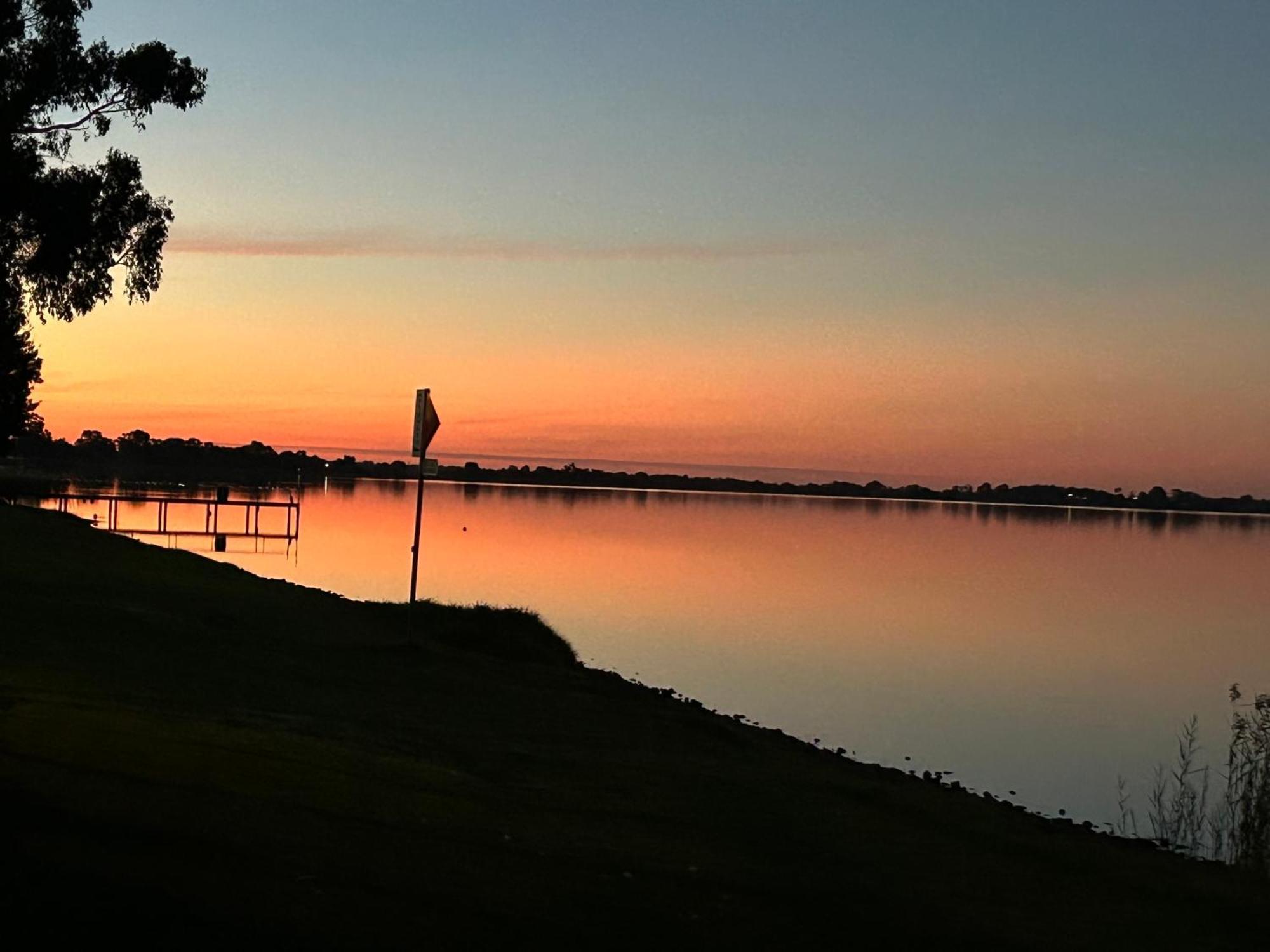 Lake Boga Caravan Park Экстерьер фото